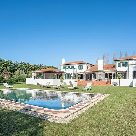 Praia Das Macas Sleeps 14 With Pool Adraga
