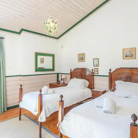 Praia Das Macas Sleeps 14 With Pool