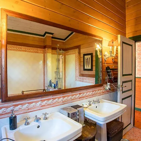 Praia Das Macas Sleeps 14 With Pool
