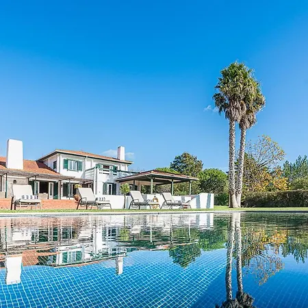 Praia Das Macas Sleeps 14 With Pool *